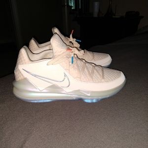 Nike LeBron 17 Low Easter Size 12